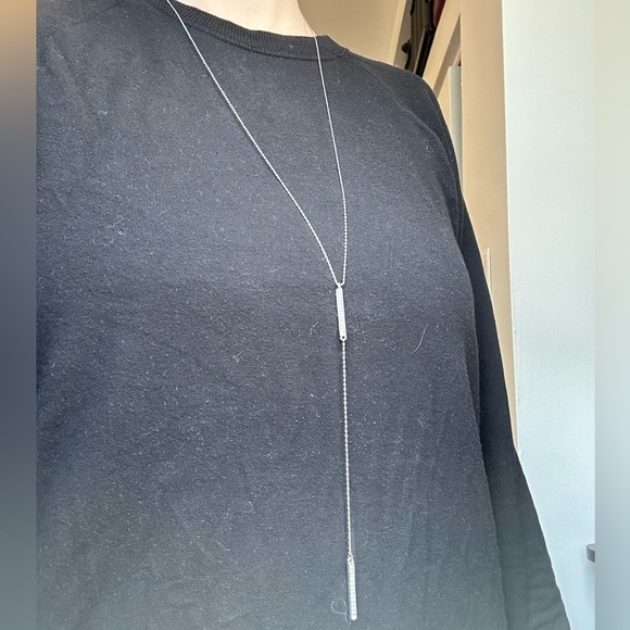 SIMPLE Silver Necklace w/ Stone Detail - Picture 1 of 3